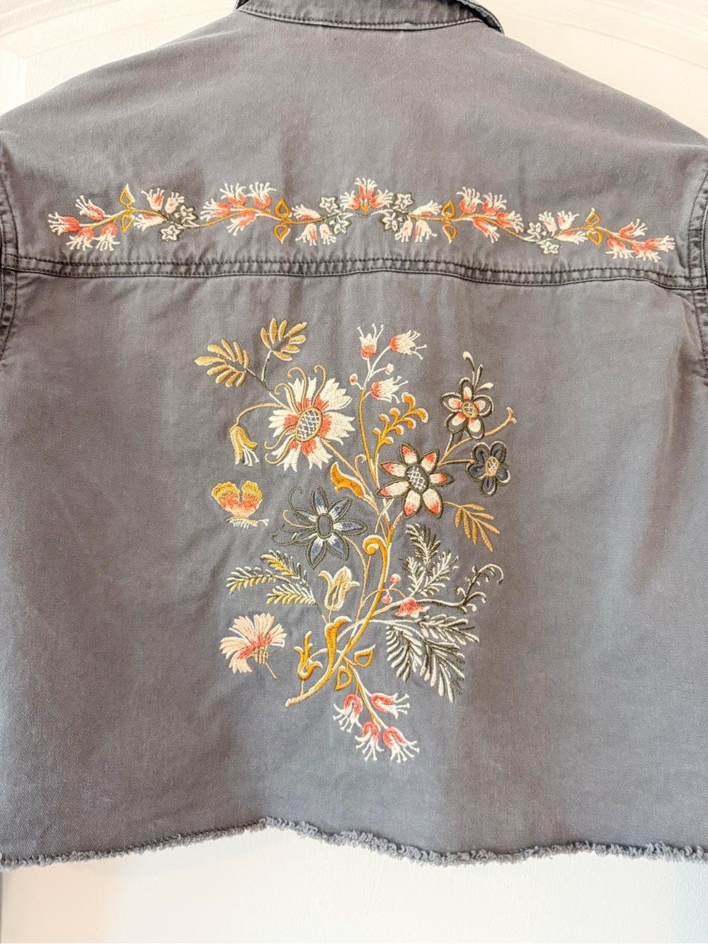 CINQ A CEPT Embroidered Cropped Denim Jacket Gray - Picture 7 of 10